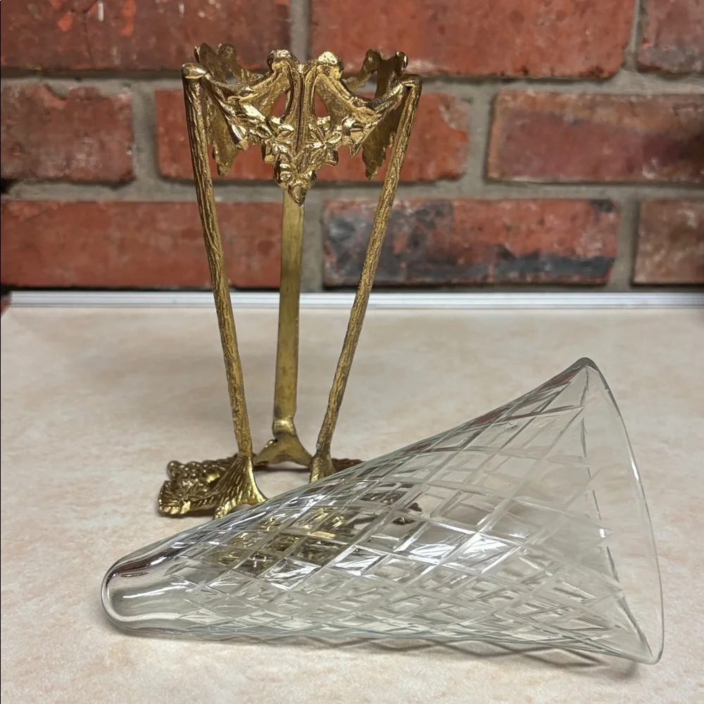 Vtg Brass Trumpet W/Grapes & Foliage Diamond Pattern Cone Vase Floral Container